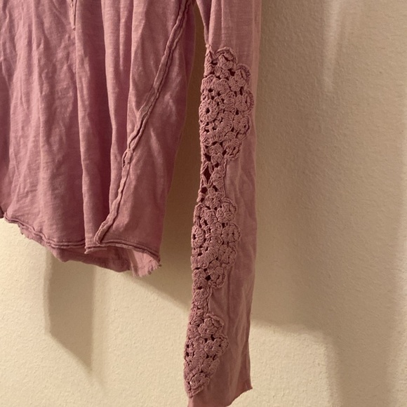 BNWT Free People We The Free Our Song Henley Cuff Candied Lilac L - Picture 6 of 10